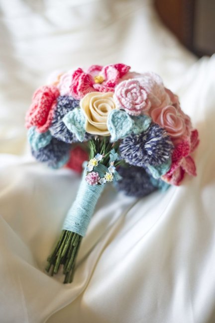 Свадебный вязаный букет разноцветный