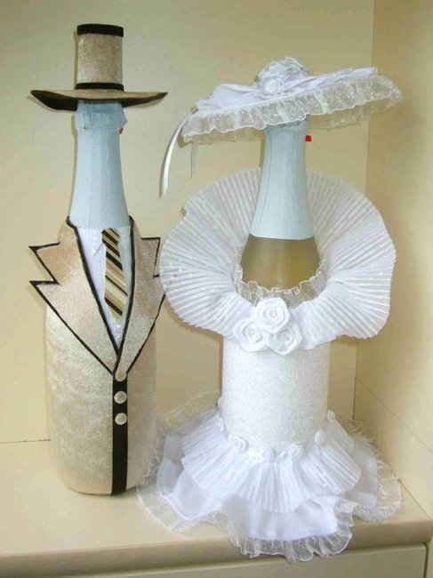 Свадебные бутылки в виде жениха и невесты