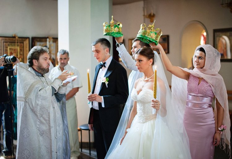 Венчание жениха и невесты