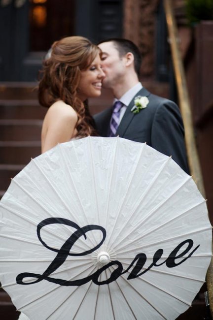 Зонт с надписями на свадьбе