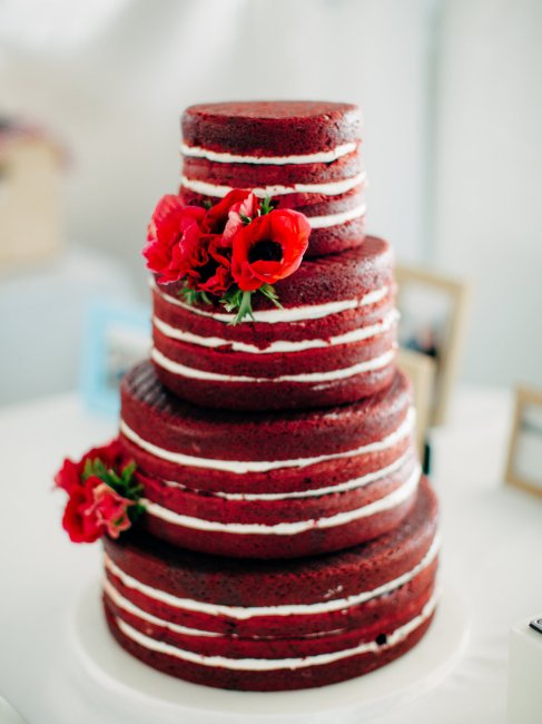 Красный торт на свадьбу