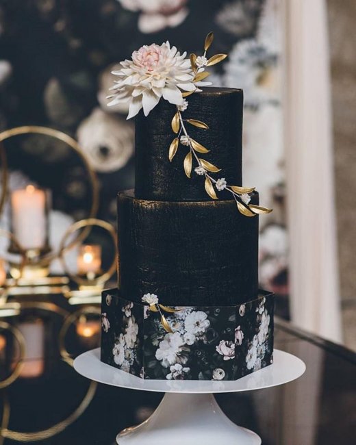 Стильный черный свадебный торт