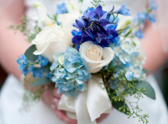 Голубые оттенки букета невесты