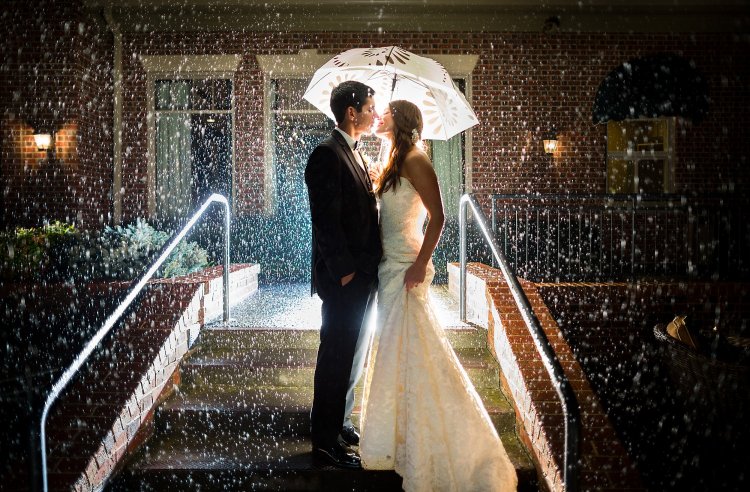 Жених и невеста в стиле фильма Поющие под дождем