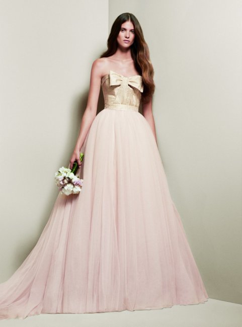 Свадебное платье в розово-золотом цвете