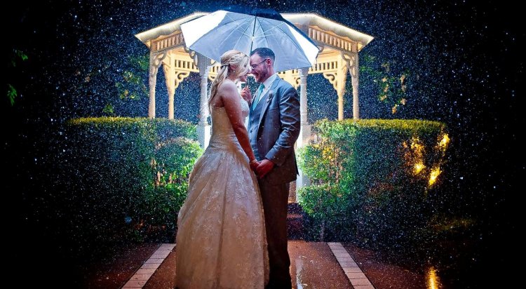 Свадебные фото под дождем
