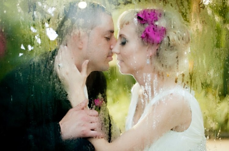 Свадебные фото в дождь