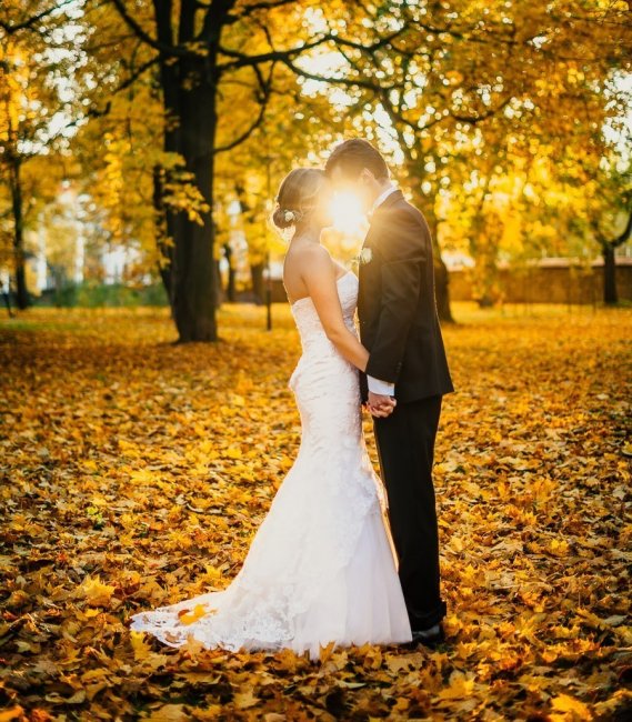 Свадебное фото в листопад